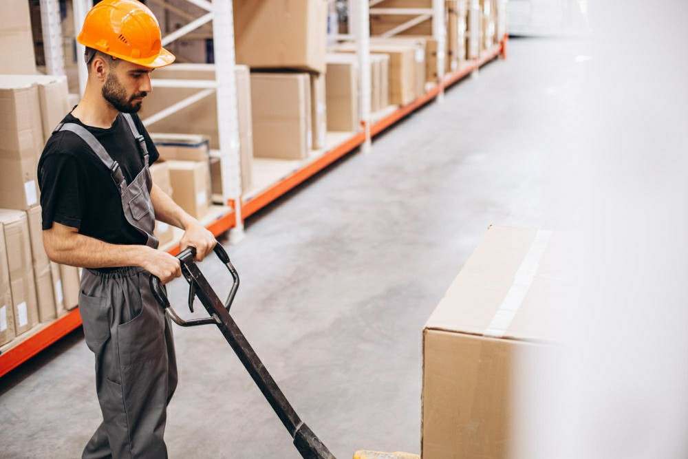 Enhance Workplace Safety: Manual Handling Training with Chris Mee Group in Ireland - Online Safety Courses blog article
