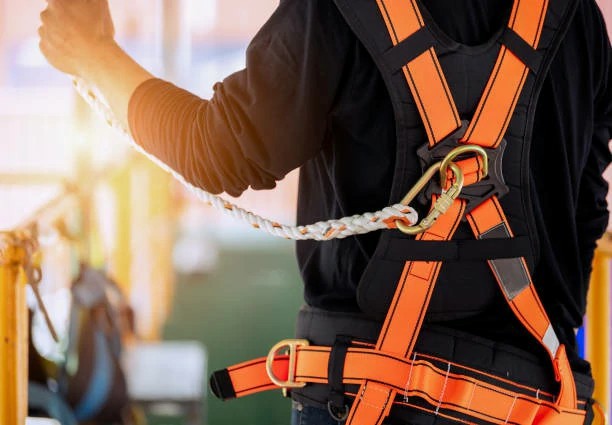 Harnessing the Power of Communication for Enhanced Working at Heights Safety - Online Safety Courses blog article