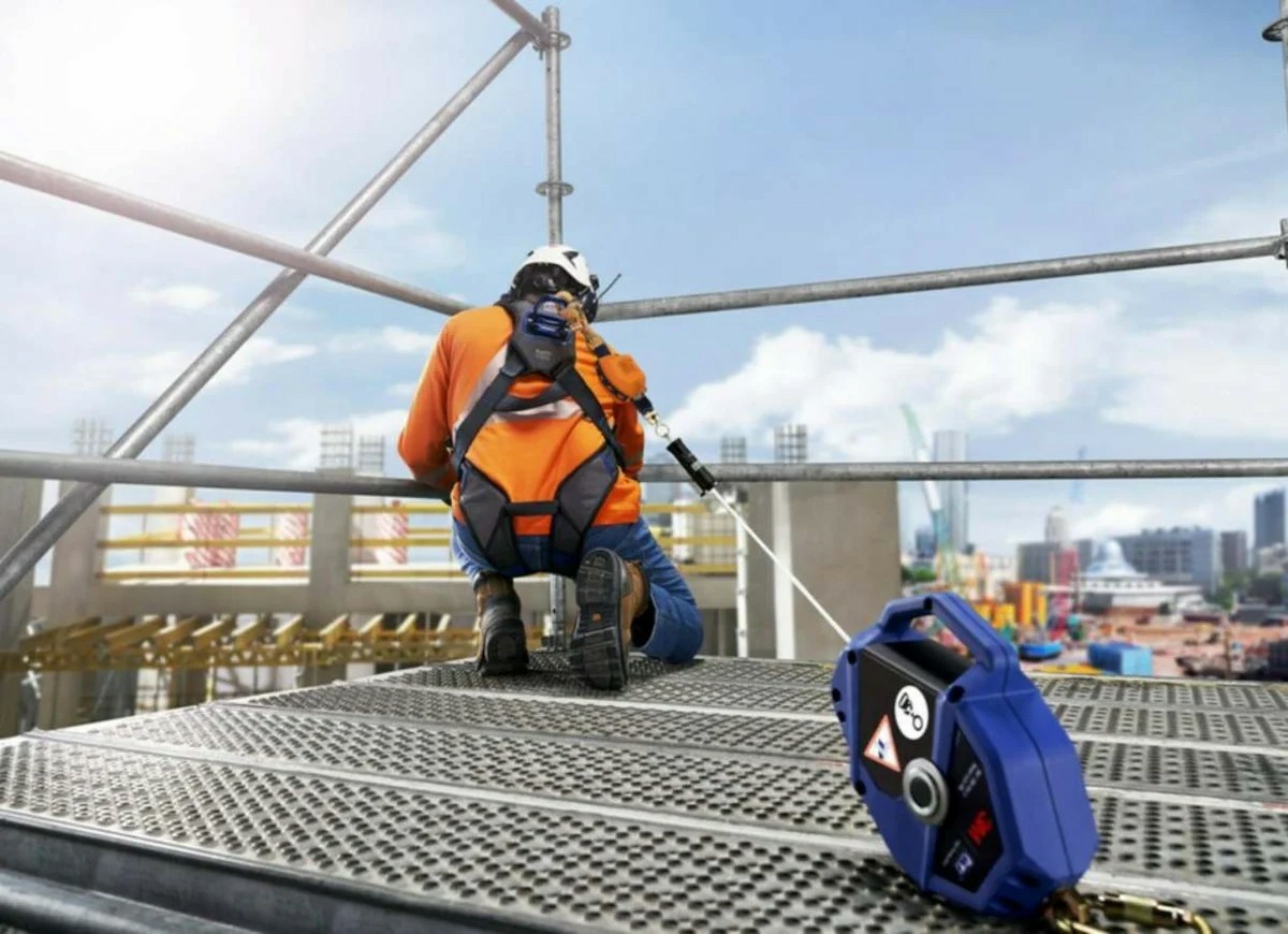 Elevate Your Career: Benefits of Working at Heights Certification for Aspiring Safety Professionals - Online Safety Courses blog article