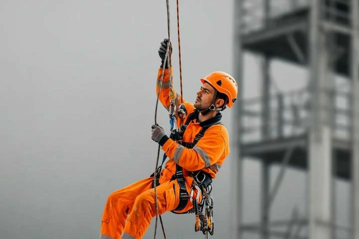 Critical Emergency Rescue Planning for Enhanced Working at Heights Safety - Online Safety Courses blog article