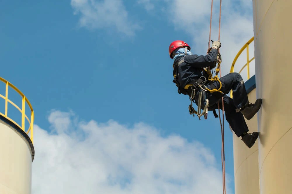 Cutting Costs: How Working at Heights Training Transforms Business Insurance Savings - Online Safety Courses blog article
