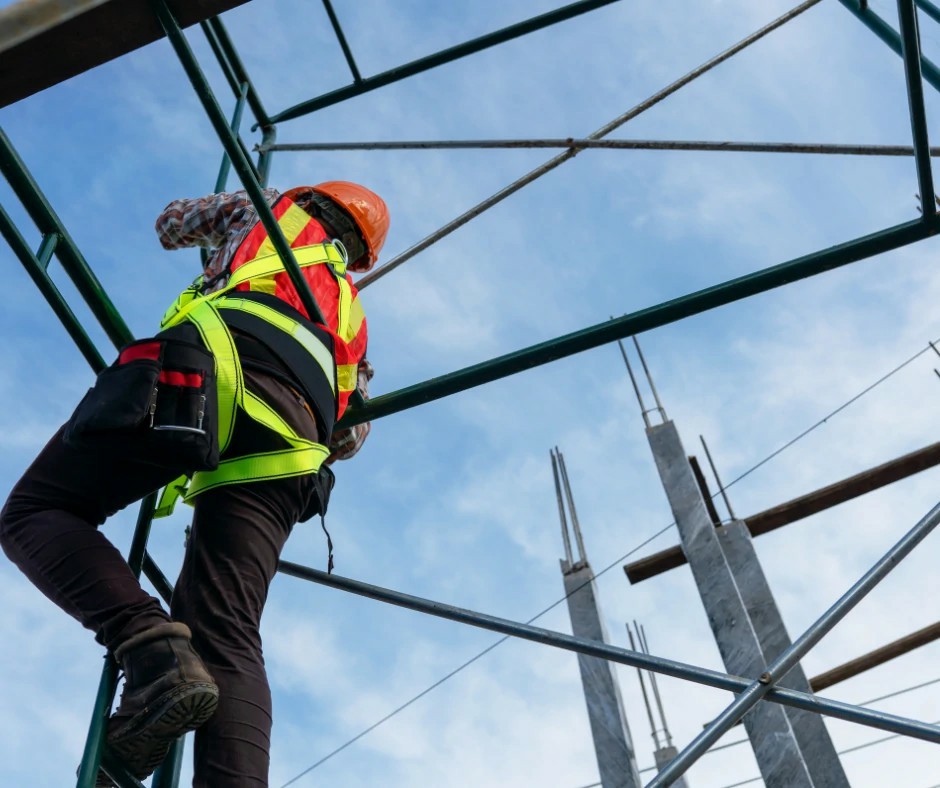 How Effective Training in Working at Heights Avoided a Major Workplace Incident - Online Safety Courses blog article