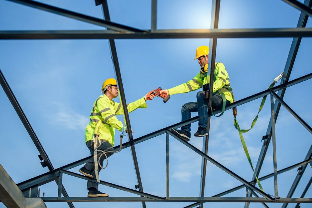 Cutting Insurance Costs: How Working at Heights Training Enhances Workplace Safety and Savings - Online Safety Courses blog article