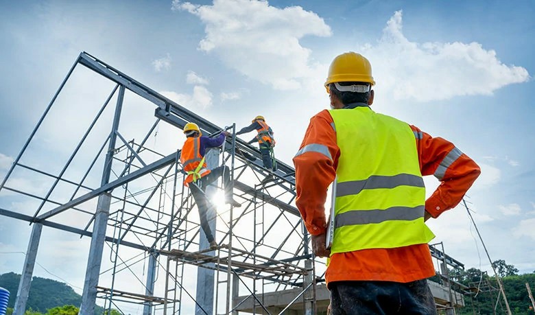 Avoiding Common Errors in Working at Heights: Essential Training Insights - Online Safety Courses blog article