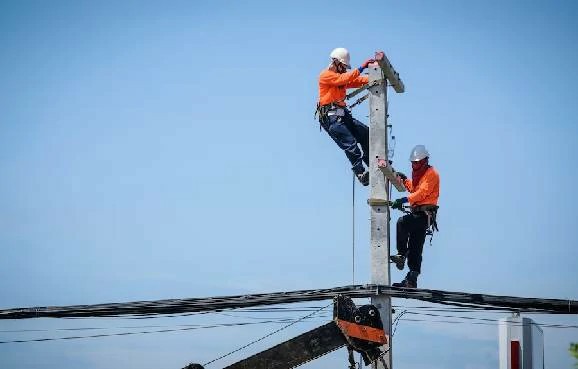 The Comprehensive Guide to Seamlessly Integrating Working at Heights Safety Training into Your Business Policies - Online Safety Courses blog