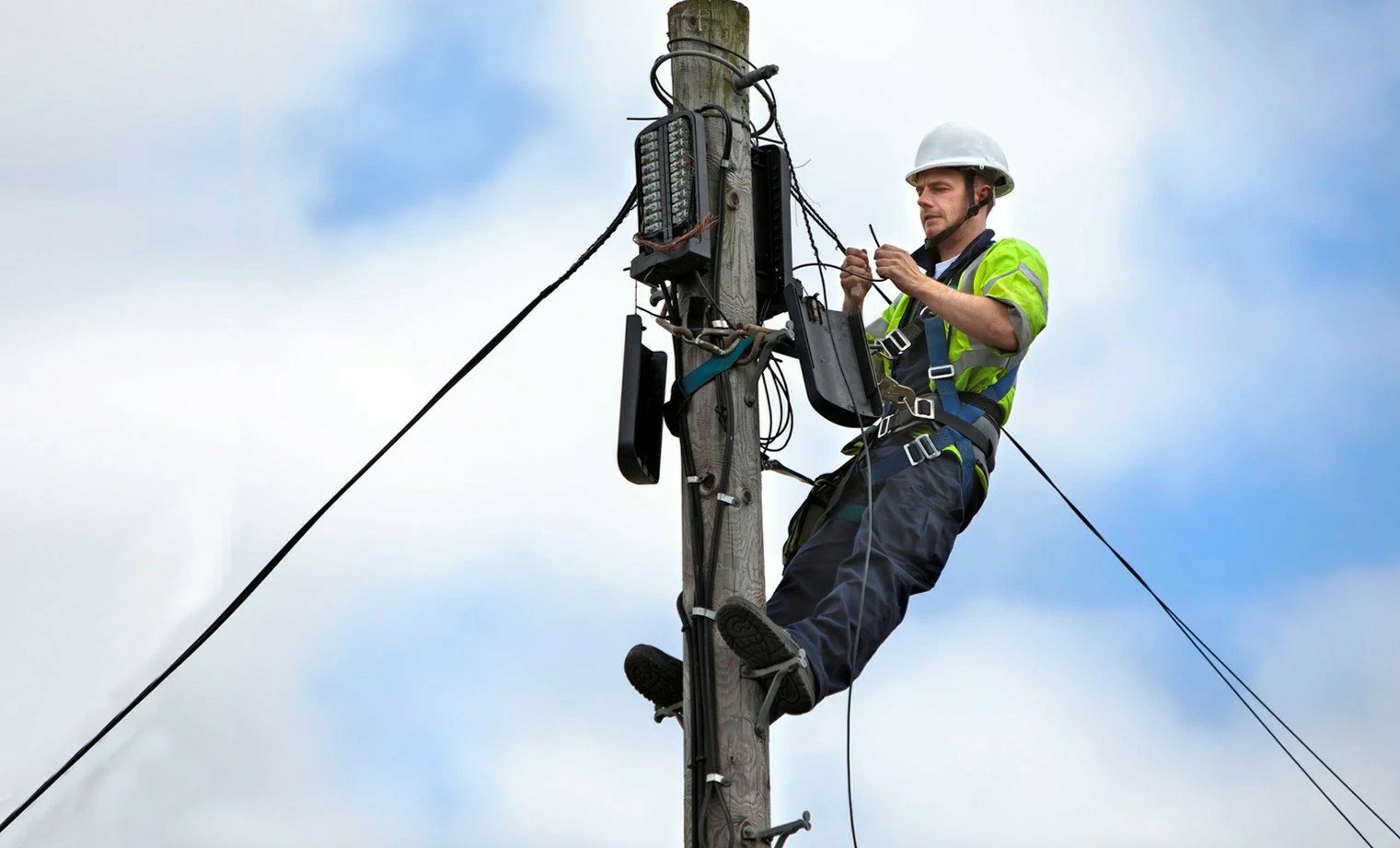 Smart Strategies for Small Businesses to Implement Cost-Effective Working at Heights Training - Online Safety Courses blog article