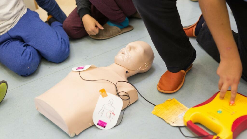 Elevate Workplace Safety: The Essential Role of First Aid & CPR Training in Ireland’s Major Cities - Online Safety Courses blog article