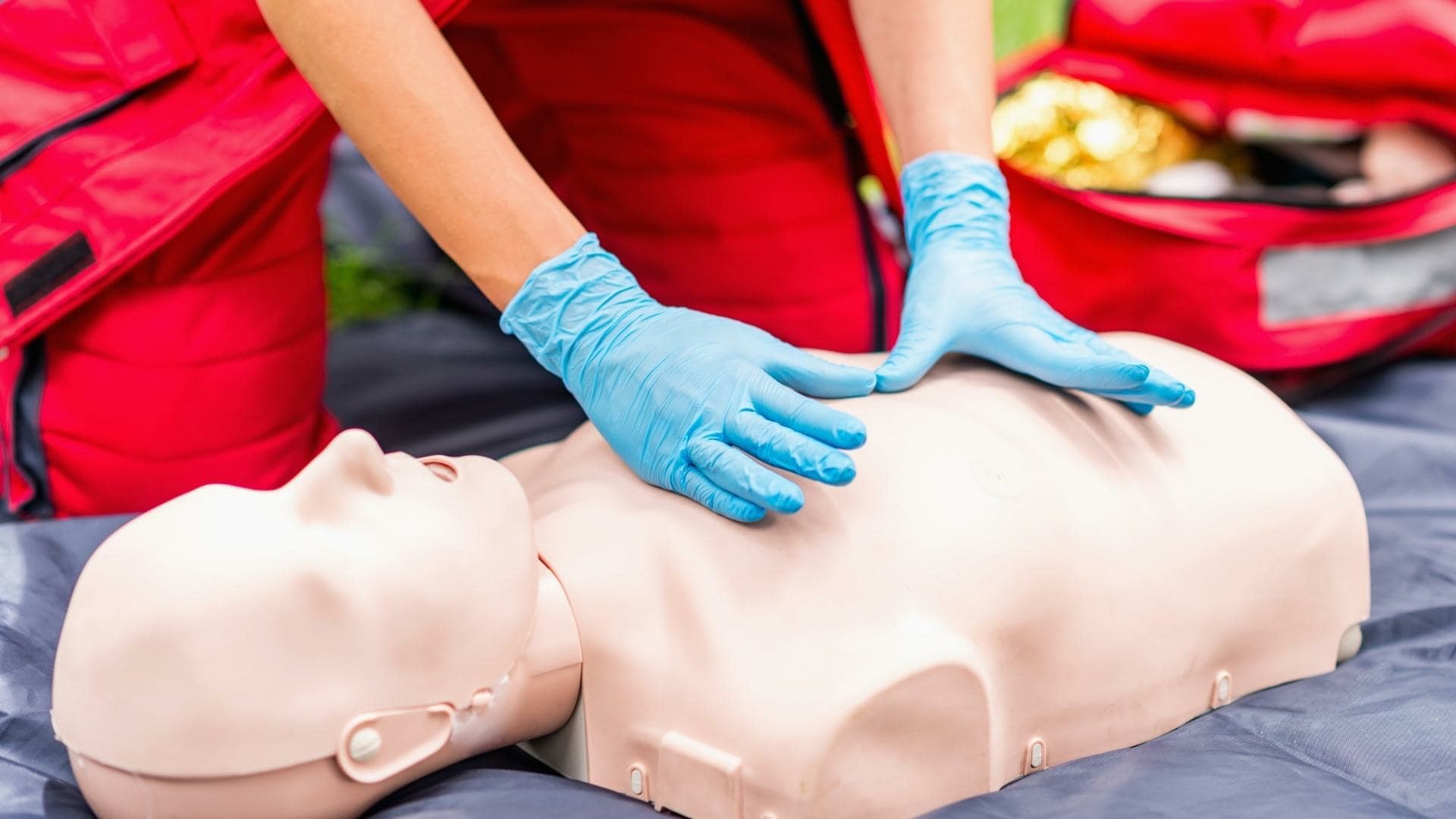 The Vital Role of First Aid Training and CPR Certification in Ensuring Workplace Safety - Online Safety Courses blog article
