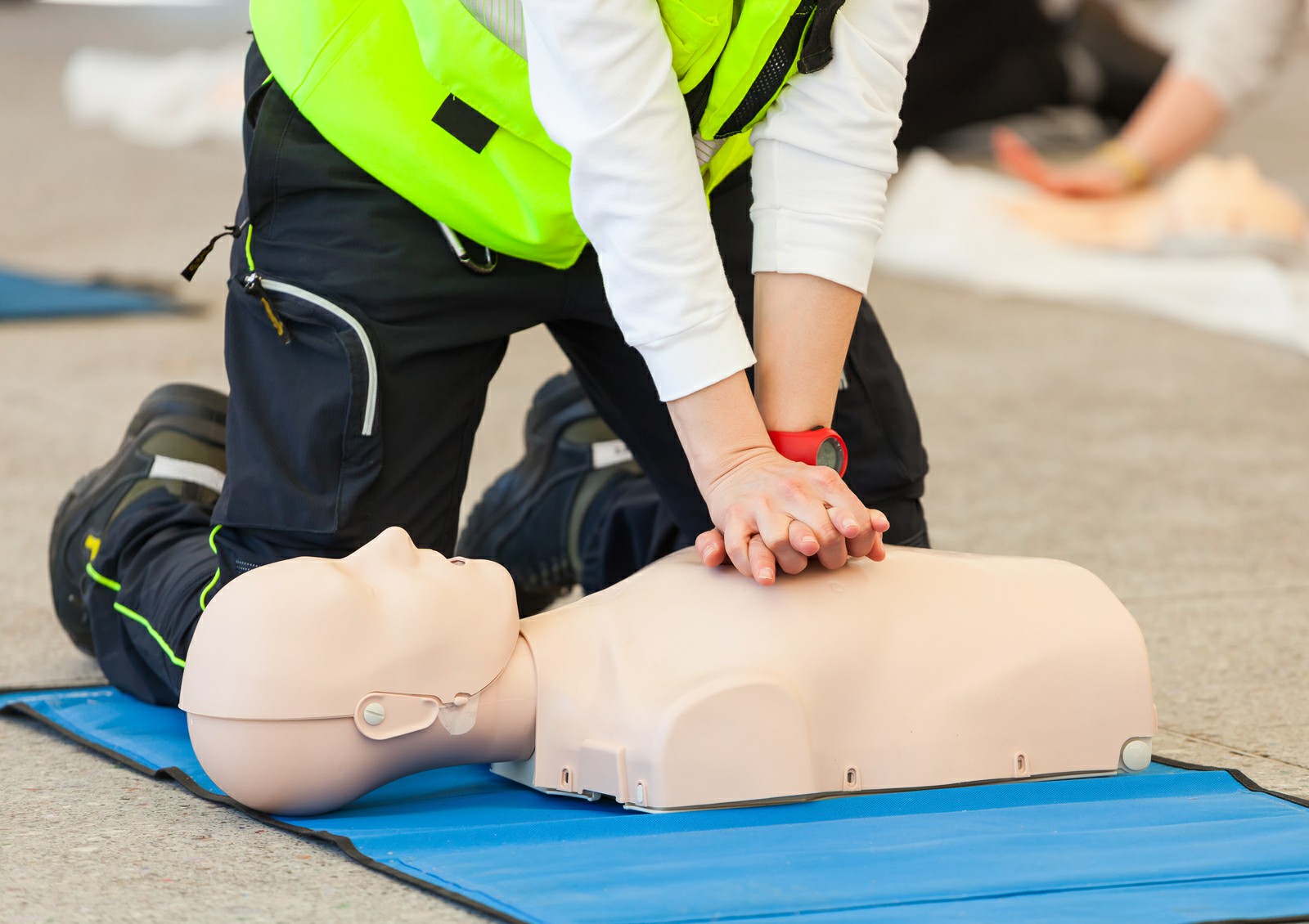 Elevate Your Workplace Safety Standards with First Aid & CPR Training in Ireland's Major Cities - Online Safety Courses blog article