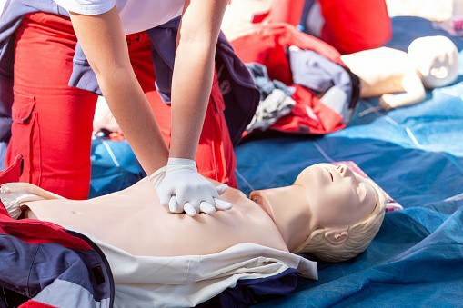 Empower Your Workplace: The Crucial Benefits of First Aid and CPR Training - Online Safety Courses blog article