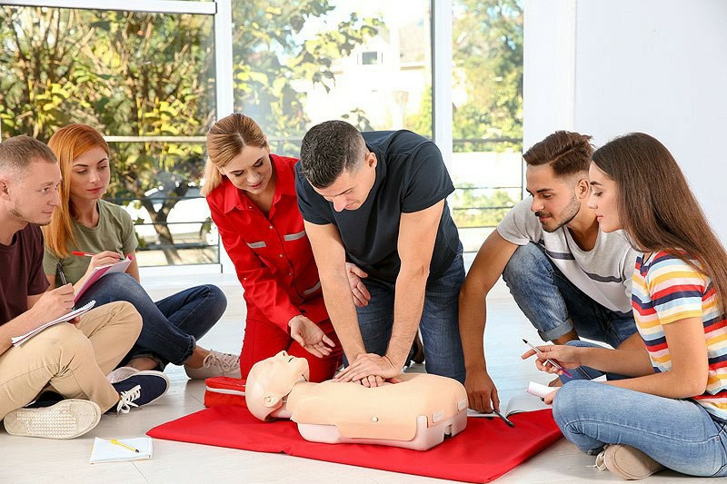 Empower Your Workforce: The Indispensable Benefits of First Aid & CPR Training - Online Safety Courses blog article