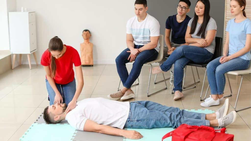 Why First Aid Training is Essential for Every Workplace: Enhance Safety and Compliance - Online Safety Courses blog article